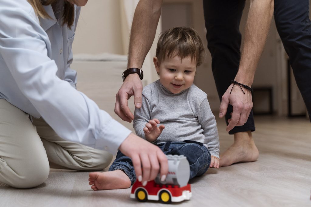 Marcha em equino ou apenas hábito? Saiba identificar quando andar na ponta do pé é um sinal de alerta