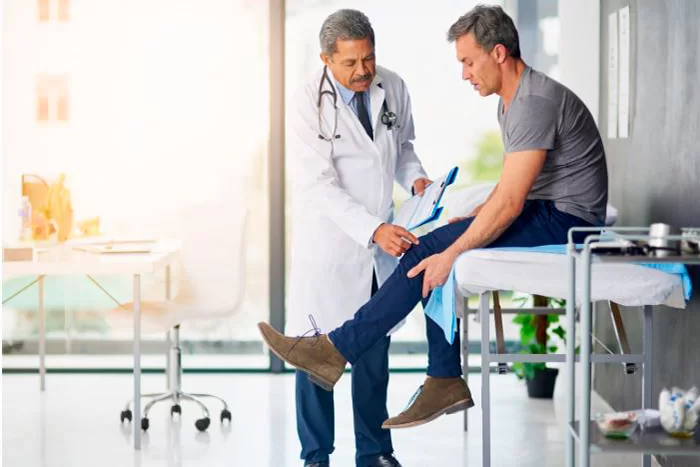 você precisa consultar um médico ortopedista agora