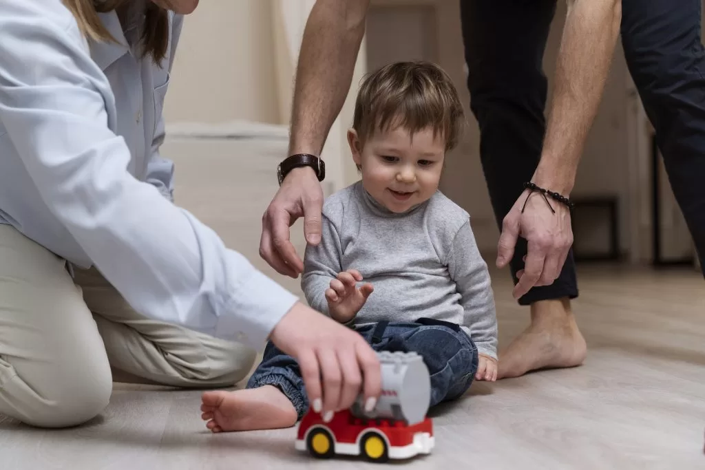 Marcha em equino ou apenas hábito? Saiba identificar quando andar na ponta do pé é um sinal de alerta